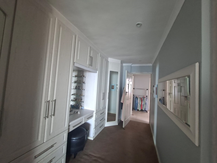 6 Bedroom Property for Sale in Da Nova Western Cape